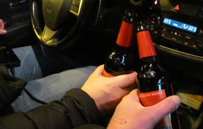 Можно ли пить пиво в припаркованной машине - «Клуб - Юмора»