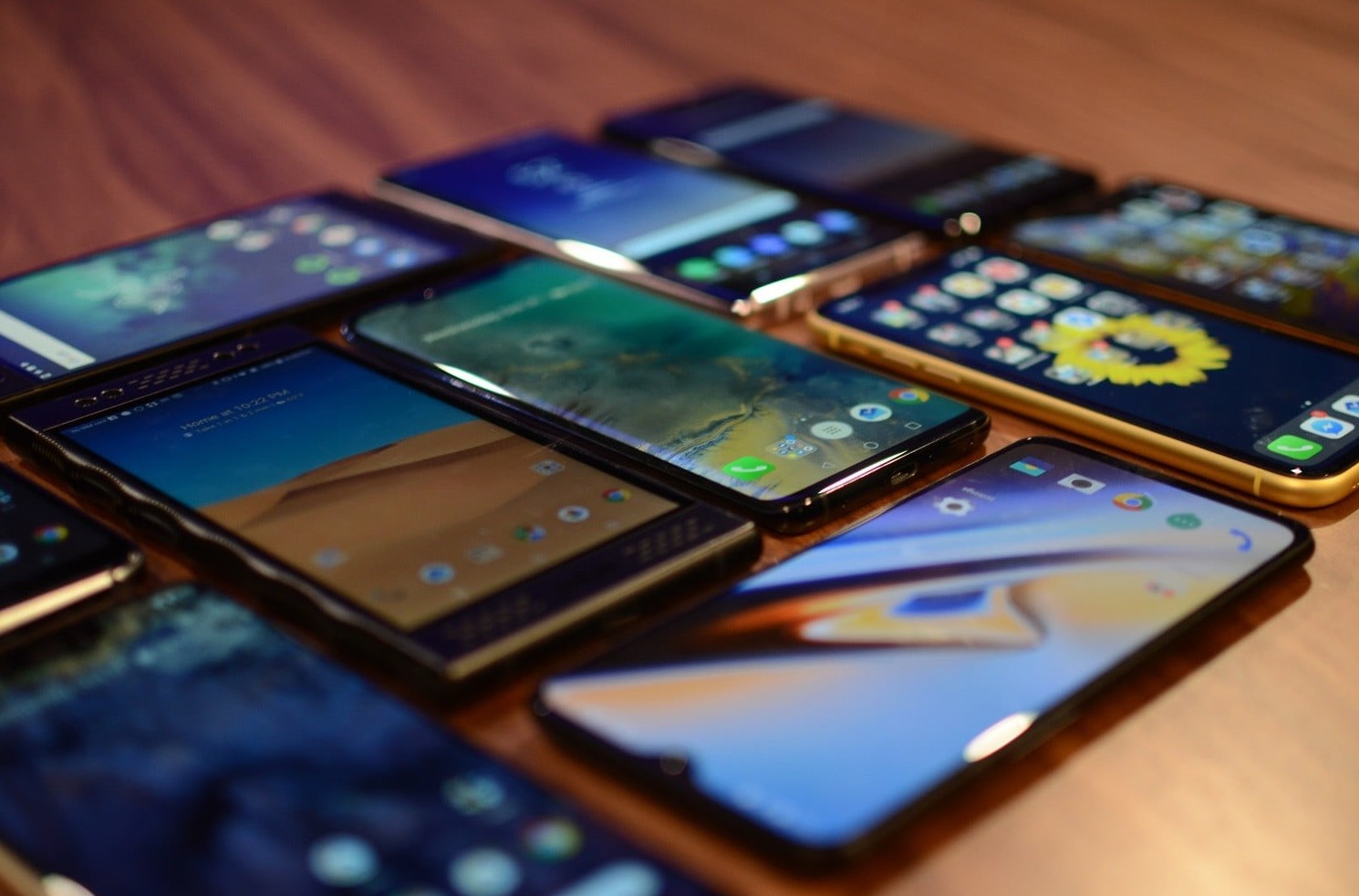 Европа требует перевести смартфоны на 5-7 лет обновлений и обслуживания: Samsung, Apple, Huawei и другие выступают против - «Клуб - Юмора»