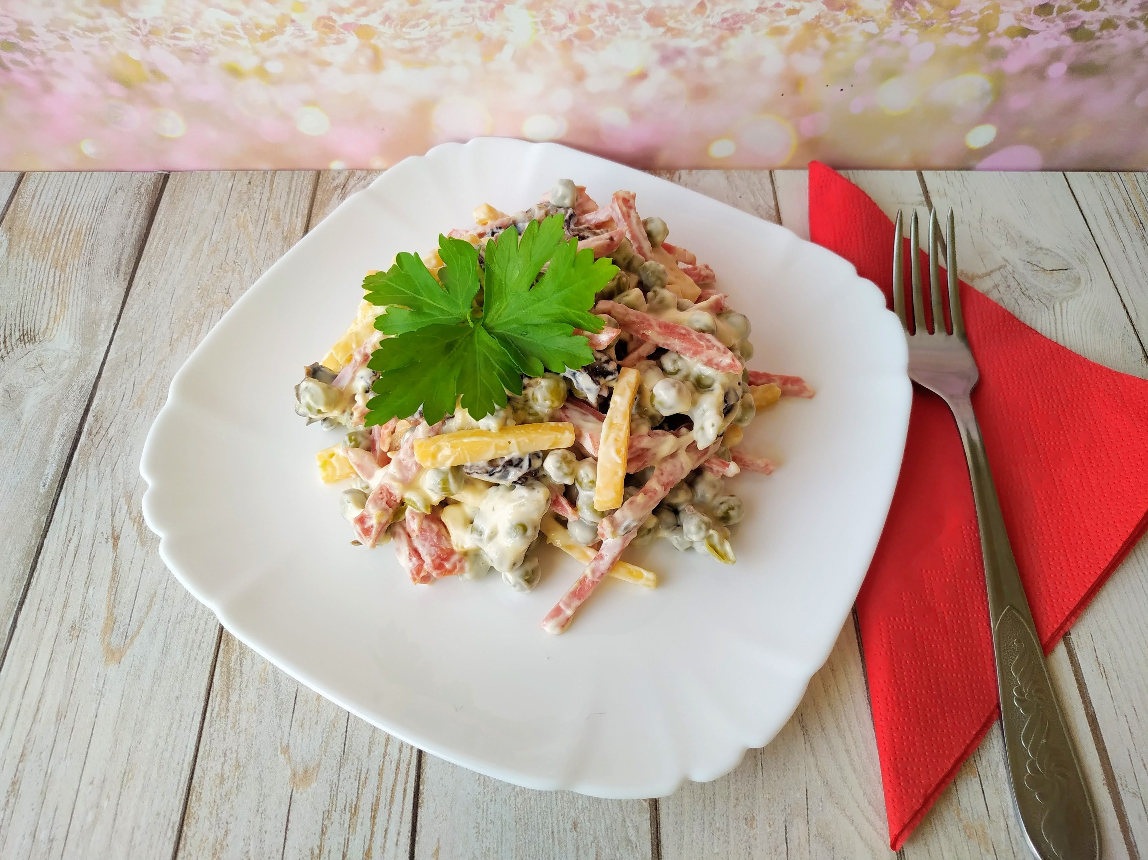 Салат «Банкетный» с колбасой - «Клуб - Юмора»