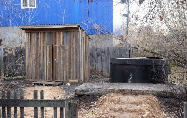 В Иркутской области для трех многоквартирных домов построили новые туалеты во дворах - «Клуб - Юмора»
