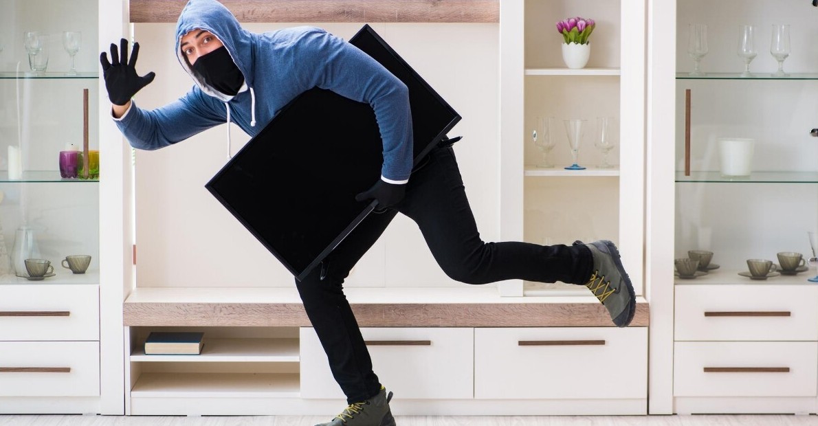 Мужчина вынес телевизор из магазина на глазах у сотрудников и охраны - «Клуб - Юмора»