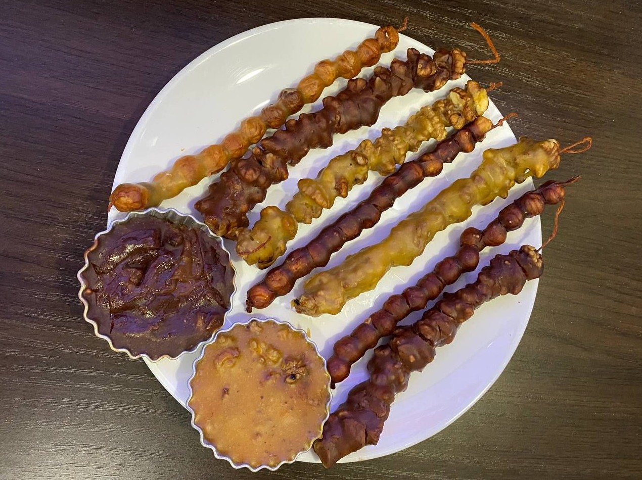 Чурчхела и пеламуши ( ჩურჩხელა და პელამუში) из гранатового и апельсинового соков. Грузинский сникерс - Я устал - «Клуб - Юмора»