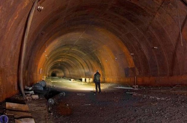 Заброшенный тоннель в Арктике с огромными габаритами (66 фото) - «Клуб - Юмора»