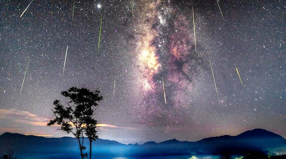 Метеорный шторм пройдет в небе над Россией: Такое можно увидеть раз в столетия - «Клуб - Юмора»