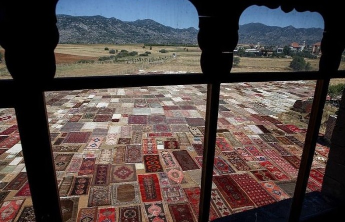 Зачем в Турции раскладывают ковры на полях - «Клуб - Юмора»