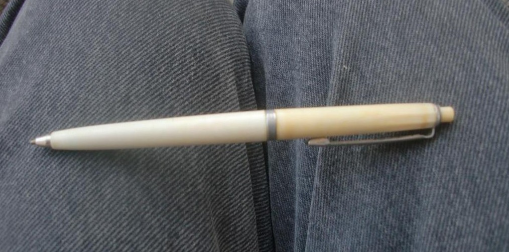 Из пениса мужчины достали шариковую ручку, с которой он проходил 2 дня - «Клуб - Юмора»