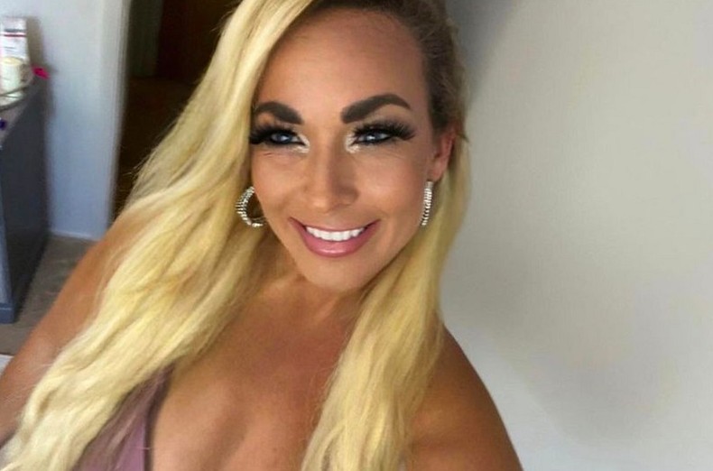 Учительницу уволили из-за пикантных фото, которые она размещала в интернете - «Клуб - Юмора»