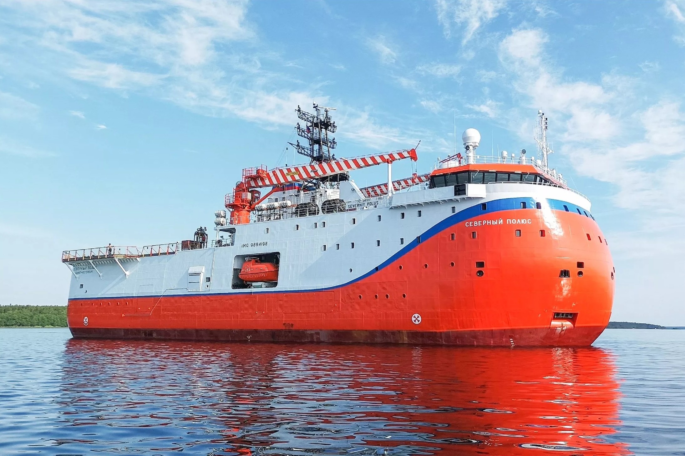 Ледостойкая платформа «Северный полюс» отправилась в первый рейс - «Клуб - Юмора»