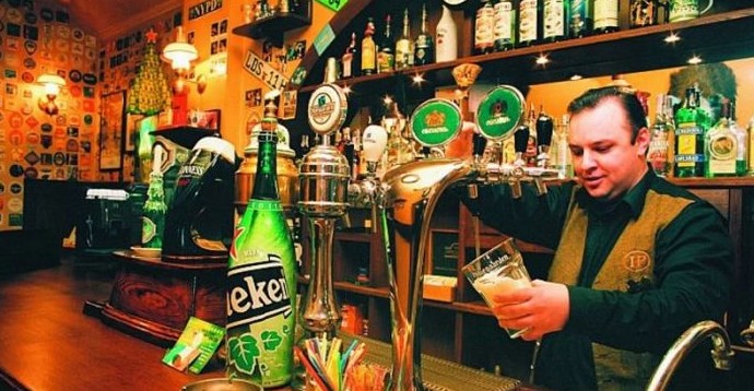 Мужчина посетил 67 пабов за 24 часа, выпив в каждом из них по кружке пива - «Клуб - Юмора»