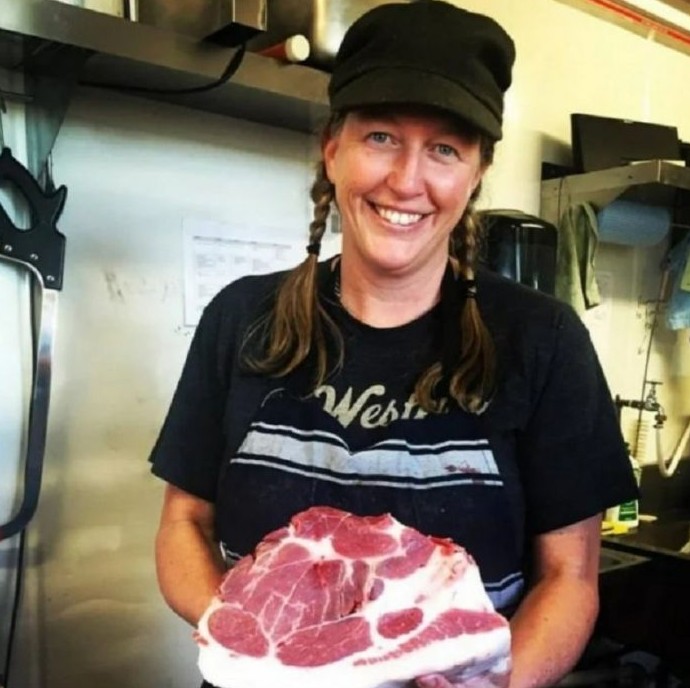 Убежденная вегетарианка случайно съела бургер и превратилась в настоящего мясника - «Клуб - Юмора»
