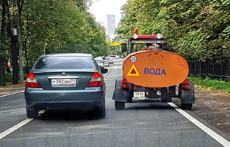 Можно ли совершать обгон тихоходного транспорта через сплошную линию - «Клуб - Юмора»