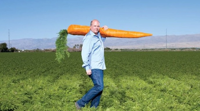 Разорившийся бизнесмен засунул в себя морковку и не смог вытащить ее самостоятельно - «Клуб - Юмора»