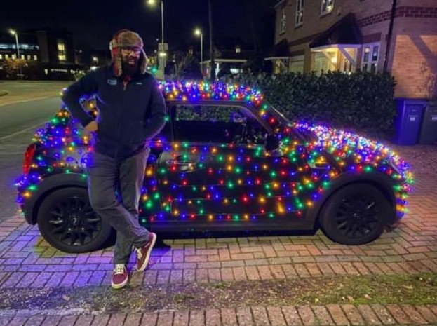Mini Electric, украшенный 2000 светодиодных огней, путешествует по Великобритании, чтобы собрать 50 тысяч фунтов стерлингов на благотворительность - «Клуб - Юмора»