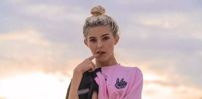 Россиянка Ева Элфи завоевала титул самой популярной порноактрисы в мире - «Клуб - Юмора»