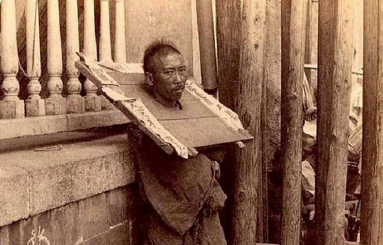 Традиционная китайская кара для воров и казнокрадов - «Клуб - Юмора»