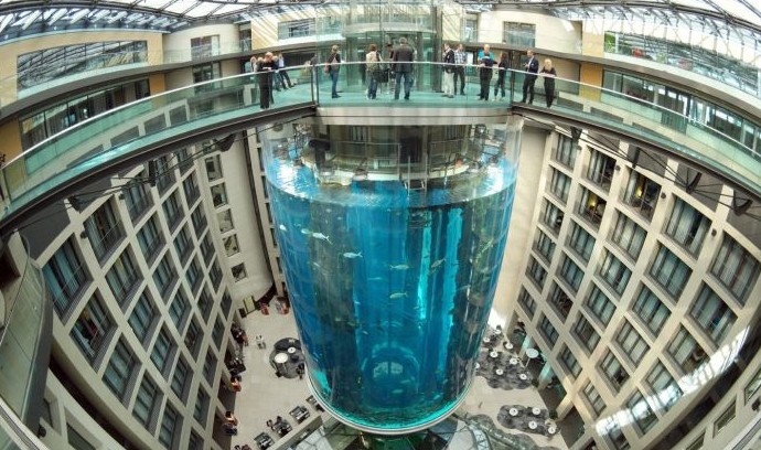В Берлине лопнул гигантский 16-метровый аквариум - «Клуб - Юмора»