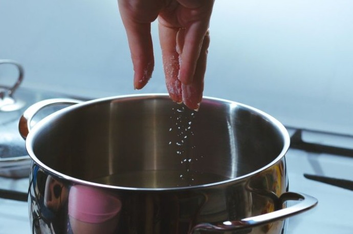 Добавление соли ускоряет закипание воды - «Клуб - Юмора»