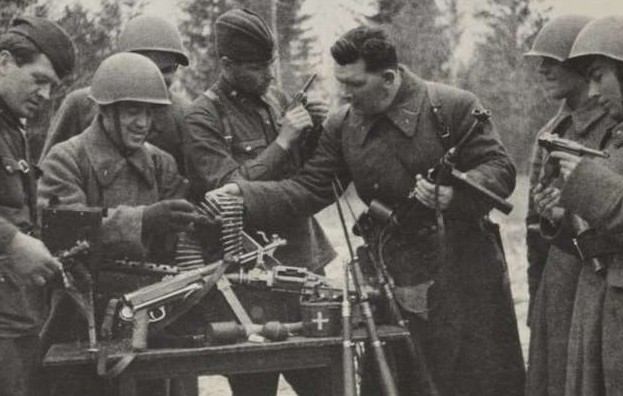 Почему в Красной армии бойцам запрещалось использовать трофейное немецкое оружие - «Клуб - Юмора»