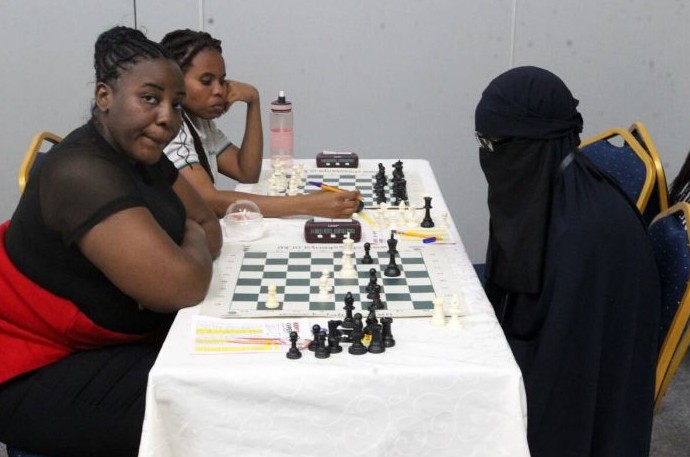 Шахматист переоделся женщиной ради участия в женском турнире по шахматам - «Клуб - Юмора»