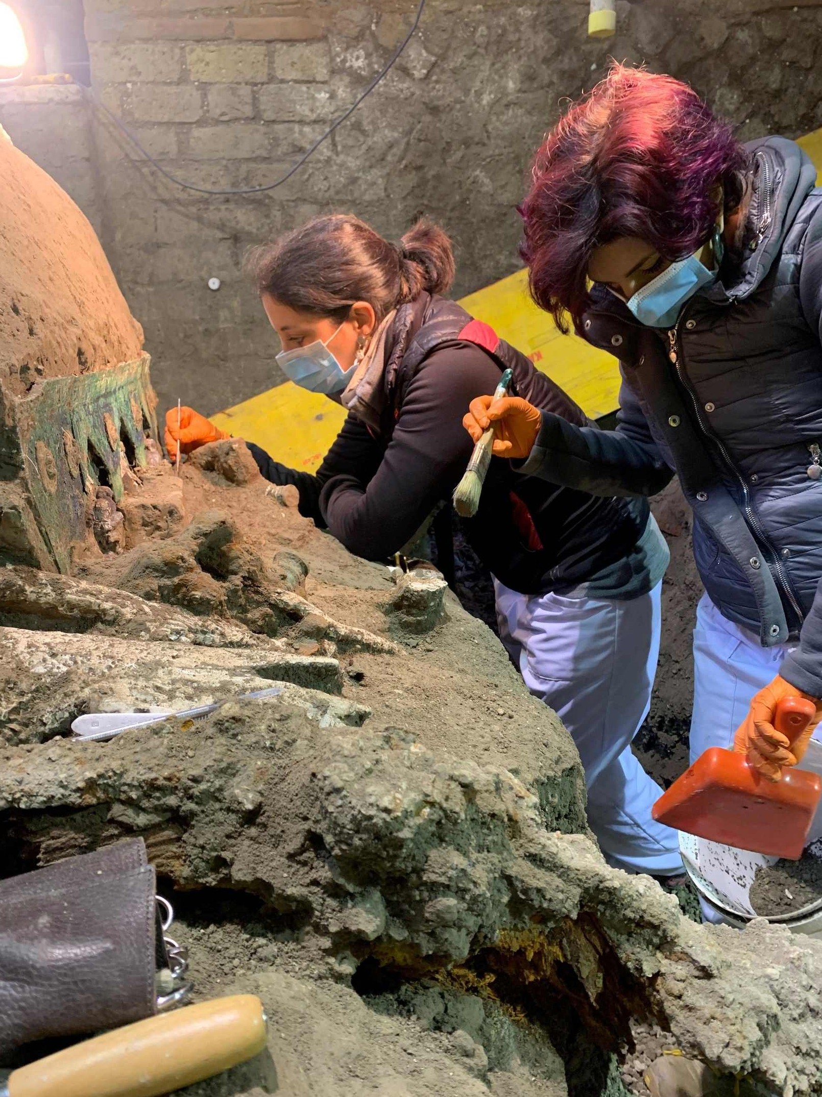 Уникальная древнеримская церемониальная колесница, найденная в Помпеях - «Клуб - Юмора»