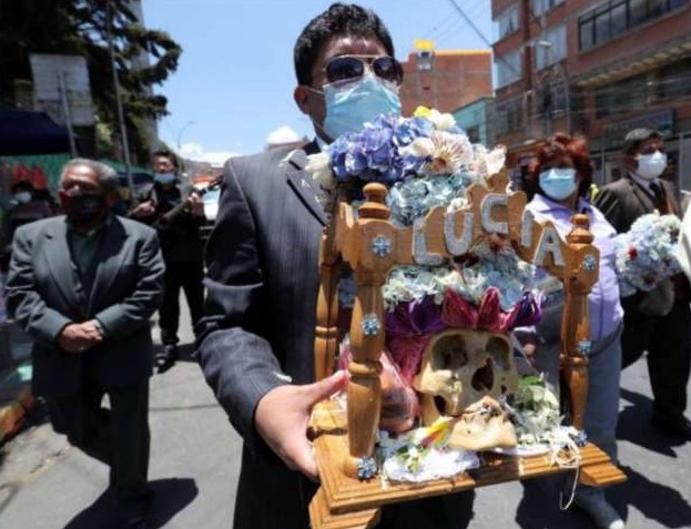 Боливийцы в высокогорном городе Ла-Пас отметили День Черепов - «Клуб - Юмора»