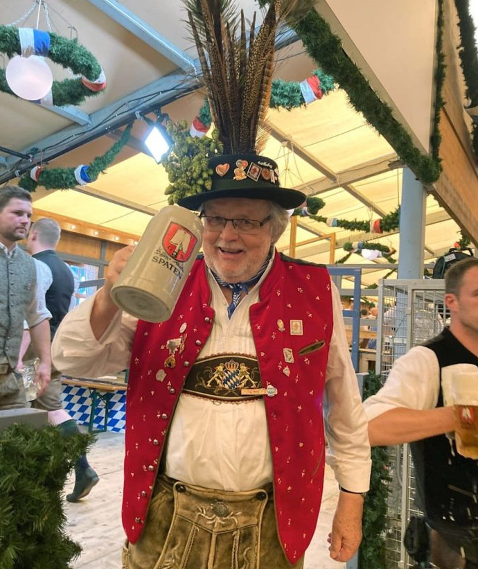 80-летний ветеран Октоберфеста рассказал, что выпивает 7-8 литров пива в день - «Клуб - Юмора»