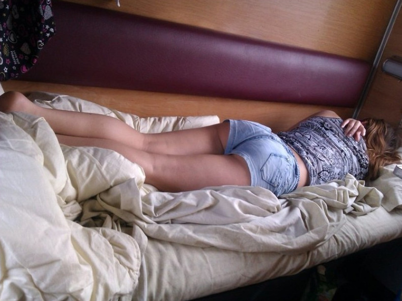 История о том как 41-летняя девственница проснулась в поезде с кровью на постельном белье - «Клуб - Юмора»