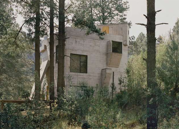 Изолированный дом-скульптура из бетона в мексиканском лесу - «Клуб - Юмора»