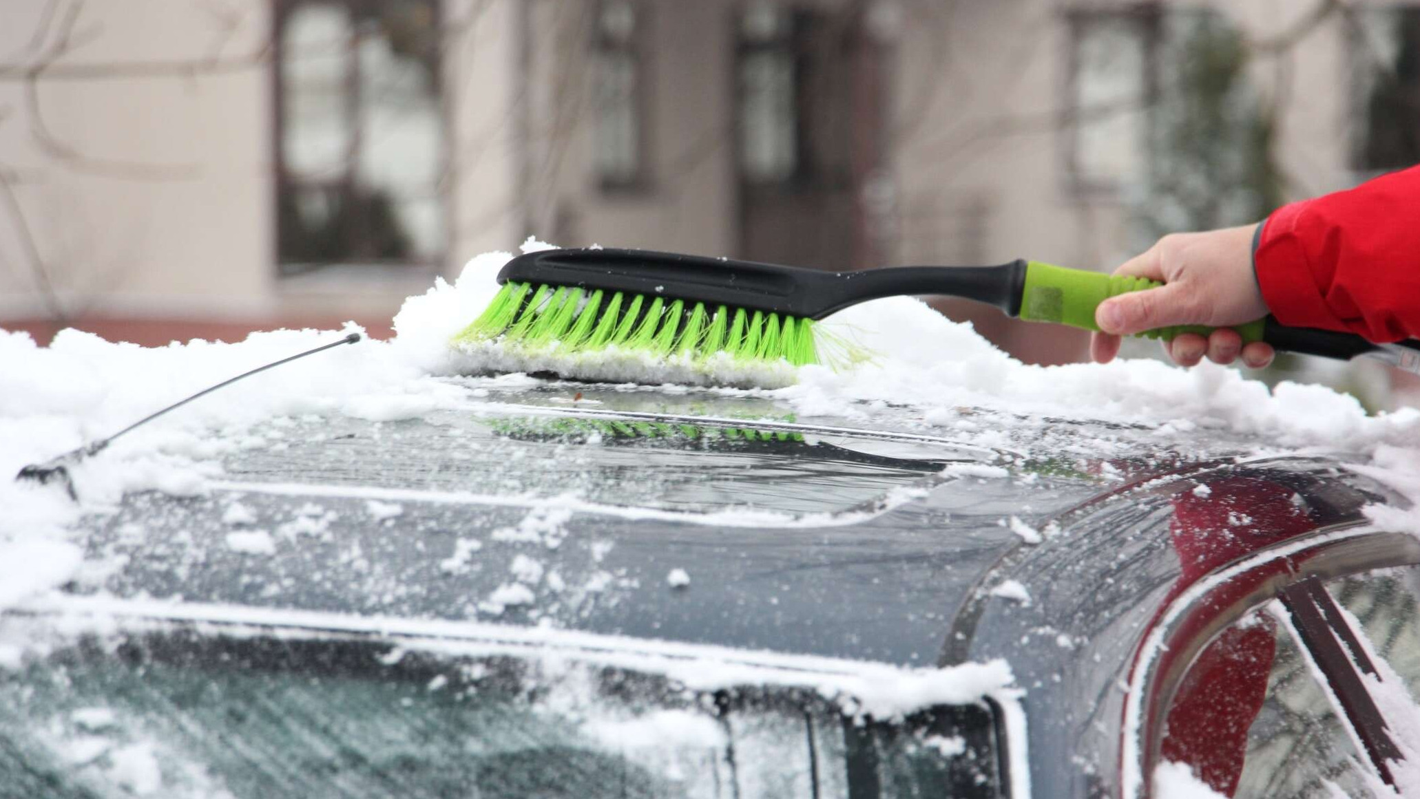 Как правильно очищать автомобиль от снега - «Клуб - Юмора»