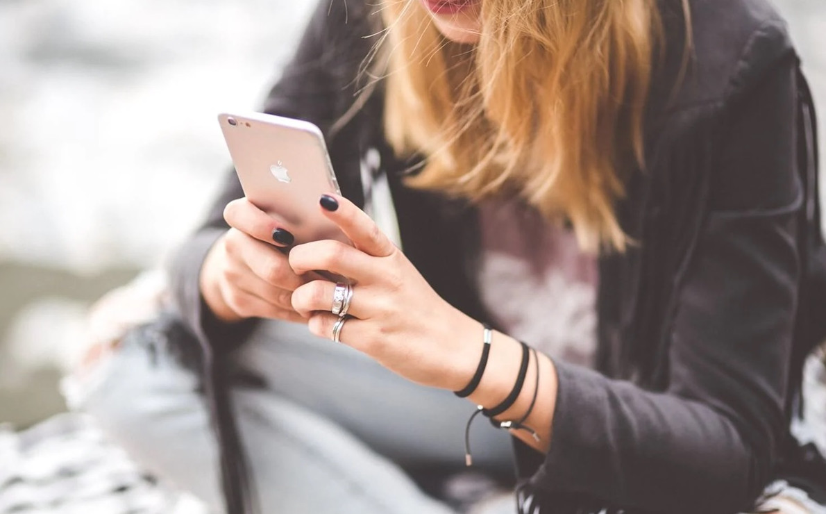 Мужчина подал в суд на Apple после того, как жена обнаружила его переписку с проститутками - «Клуб - Юмора»