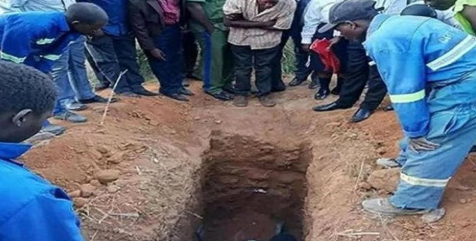 Пастор из Замбии попросил похоронить его заживо, чтобы воскреснуть, как Иисус и умер - «Клуб - Юмора»