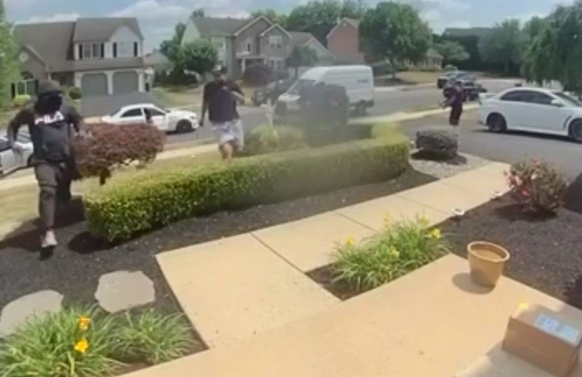 В США два вора подрались за чужой посылки - «Клуб - Юмора»