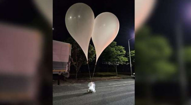 КНДР отправила сотни наполненных навозом и мусором воздушных шаров в Южную Корею - «Клуб - Юмора»