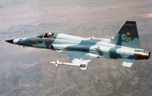 Как истребитель Northrop F-5 сохраняет баланс между дешевизной и боевым духом - «Клуб - Юмора»