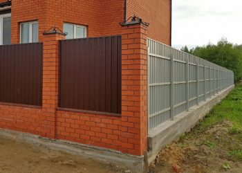 Почему некоторые люди ставят заборы лицевой стороной к соседям. - «Клуб - Юмора»